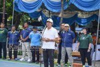 Bupati Lamongan Yuhronur Efendi saat membuka turnamen city di Lapangan Basket Alun-Alun Kabupaten Lamongan, Sabtu (4/3). 
(Dok foto Pemkab Lamongan for RadarBangsa.co.id)