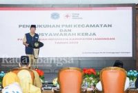 Bupati Lamongan Menghadiri Pelantikan 27 ketua Palang Merah Indonesia (PMI) kecamatan se-Kabupten Lamongan dilantik, di Pendopo Lokatantara Kabupaten Lamongan, Senin (6/3). (Dok foto Pemkab Lamongan for RadarBangsa.co.id)