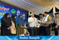 Gus Naufal saat bertemu dengan jajaran Polres Lumajang di kediamannya, Pondok Pesantren Bustanul Ulum, Desa Krai Yosowilangun, Selasa (29/03/2023). (Dok Humas Polres Lumajang, for Riyaman)