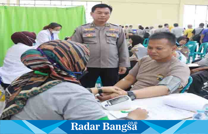 Kapolresta melakukan tes kesehatan, Jum'at (17/3)  di Gedung Polresta (Foto: Rino Tutuko )