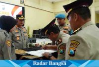 Kapolresta Sidoarjo melakukan pelantikan beberapa pejabat ,Senin (20/3) di Polresta (Foto ; Rino Tutuko )