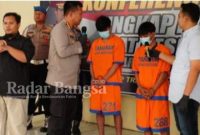 Kapolresta mengofermasi tersangka kasus pencurian dan pembunuhan ,Rabu (1/3) di polresta Sidoarjo (Foto : Rino Tutuko )