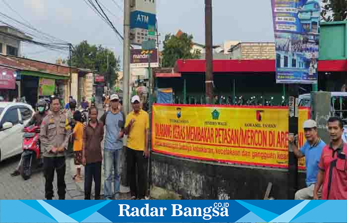 Polsek taman himbau larangan petasan ,Senin (27/2) Taman (Foto: Rino Tutuko )