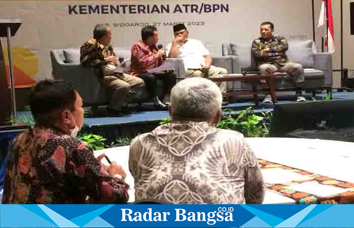 Suasana sosialisasi sertifkat tanah ,Senin (27/3) di aston sidoarjo (Foto : Rino Tutuko )