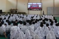 Anggota polresta sidoarjo melakukan road show kesekolah”terkait penerimaan anggota polri tepadu 2023,Kamis (9/3) (Foto : Radar Bangsa )