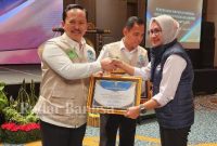 Kepala Dinas Ketahanan Pangan dan Pertanian  Kabupaten Sumenep Arif Firmanto, S.T.P., M.Si kembali mendapat penghargaan. (Dok Pribadi)