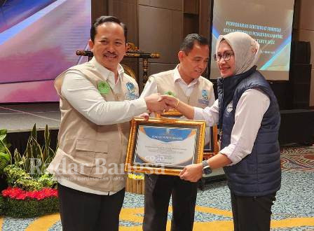 Kepala Dinas Ketahanan Pangan dan Pertanian  Kabupaten Sumenep Arif Firmanto, S.T.P., M.Si kembali mendapat penghargaan. (Dok Pribadi)