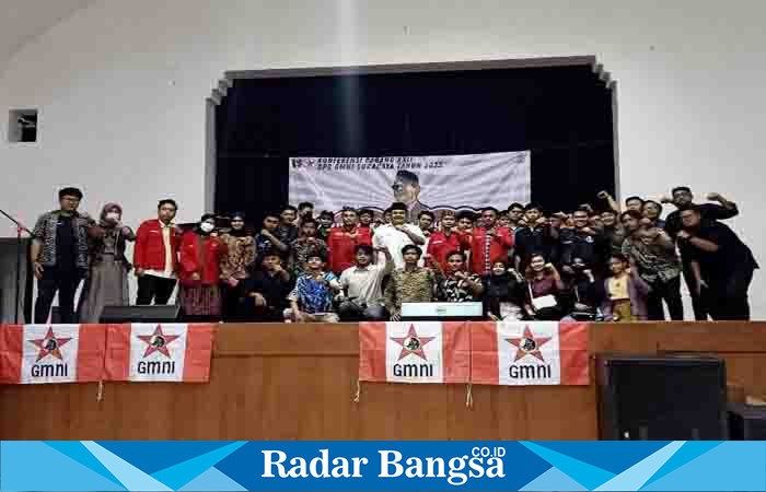  Kader GMNI Surabaya membuktikan tetap solid dan kompak tidak terpengaruh dinamika internal (Foto : FYW)