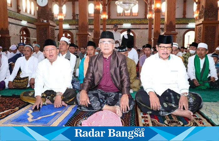 Suasana didalam masjid Agung  Bangkalan Bersama Plt.Bupati Bangkalan (Dok Foto Pem Bangkalan)