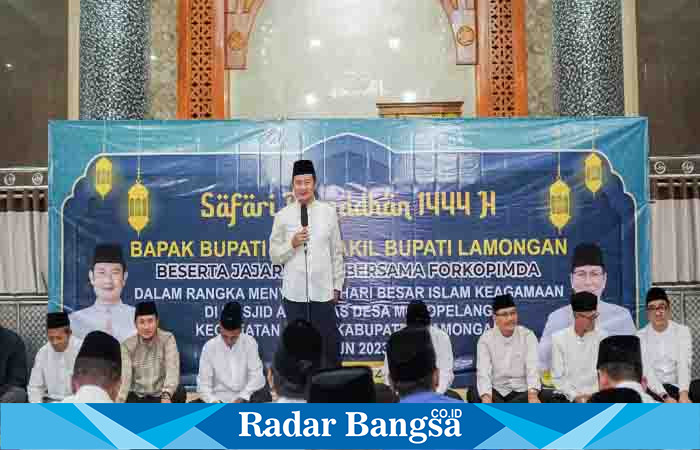 Bupati Lamongan Yuhronur Efendi saat melangsungkan Safari Ramadhan, Senin 17/4) di Masjid Jami' Al Ikhlas Desa Moropelang Kecamatan Babat.(Dok foto Pemkab Lamongan)