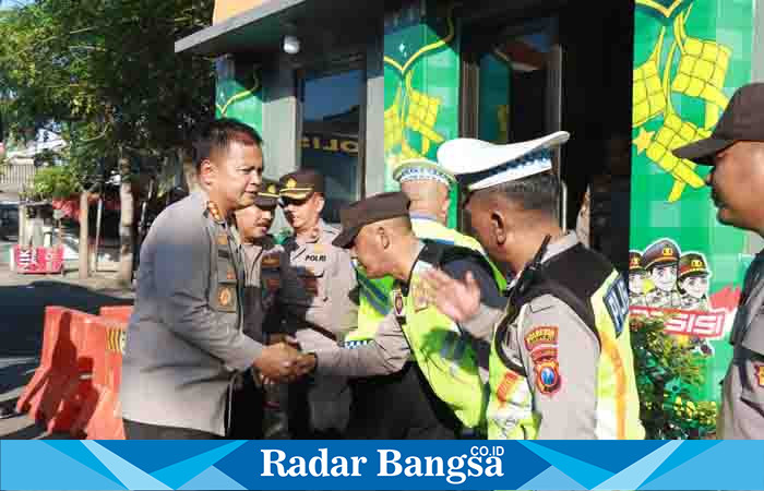 Kapolresta pantau langsung arud mudik ,Senin( 24/4) di Bungur asin ( Foto : Rino Tutuko )