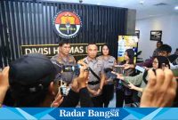 Kepala Divisi Humas Polri Irjen Pol Sandi Nugroho saat di wawacari awak media (Dok Humas Mabes Polri for RadarBangsa.co.id)