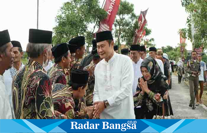 Bupati Lamongan Yuhronur Efendi saat Safari Ramadan 1444 H, di Masjid Nurul Huda Desa Duduk Lor, Kecamatan Glagah, Kabupaten Lamongan, Senin (10/4). (Dok foto Pemkab for RadarBangsa.co.id))