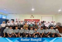 LBH Ratu Adil bersama para siswa SMP Negeri 25 semarang,didampingi oleh guru bimbingan konseling berfoto bersama (Dok foto OKI)