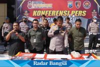 Kapolresta tunjukan barang bukti dll ,Selasa (4/3) Di Halaman  polresta sidoarjo (Foto : Rino Tutuko )