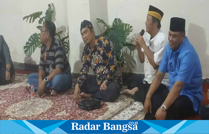 DPR RI duduk bareng dangan Wartawan dan LSM ,Minggu (16/4) di Sugiwaras Candi (Foto : Rino Tutuko )