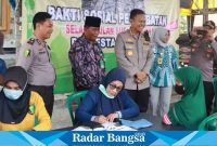 Kapolresta bansos ke desa Tebal ,Sabtu (8/4) Di Gedangan (Foto : Rino Tutuko )