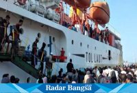 Dharma Bahari Sumekar (DBS) III armada milik Pemkab Sumenep mengangkut 360 warga pulau kangean berangkat dari pelabuhan Kalianget pada Minggu (16/04/2023). (Dok foto Surah)