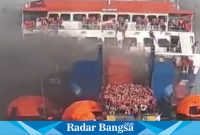 Screenshot video insiden kebakaran kapal ROYCE 1 Jurusan Merak -Bakahuni, Sabtu 06/05/2023.( Dok
Anton)