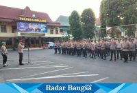 Ket Foto: 47 personel Polres Lumajang melaksanakan Apel pergeseran pasukan untuk di BKO kan ke Polres Bangkalan, Senin (8/5). (Dok Humas Polres Lumajang, for Riyaman)