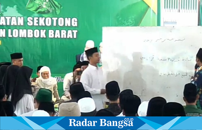 Uji Publik Program Amsilatipondok pesantren Zainul Hafidz At-Taufiq Dusun Sepi Desa Buwun Mas Kecamatan Sekotong Lombok Barat Sabtu (13/05). (Dok foto Karina)
