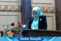 Hj Mimik Idayana dari fraksi Gerindra meminta melanjutkan Raperda LP2B ,Rabu (17/5) Di Gedung dewan Sidoarjo (Foto : Radarbangsa)