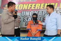 Kapolresta tangkap Orang Tua Bejat,Rabu (3/5) di Polresta (Foto : Rino Tutuko )