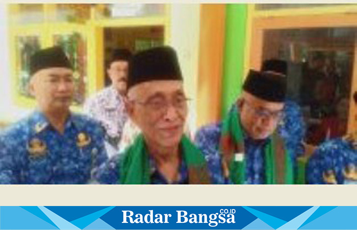 Bupati Bondowoso Drs. KH. Salwa Arifin