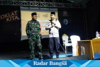 Kapolsek Cidaun AKP Munawir di dampingi Danramil 0608 - 17/Cidaun Kapten Kav Ma'rufin di wakili oleh Babinsa Prasetiyo sedang menyampaikan sambutan atas penyelenggaraan Tabliqh Akbar menyambut hari hajat syukur nelayan Jayanti ke-56 yahun 2023. (Dok photo RadarBangsa.co.id/AE Nasution)