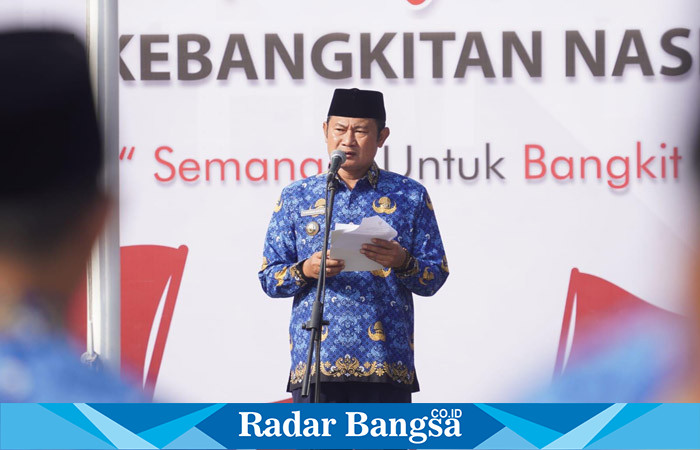 Bupati yang kerab disapa Pak Yes saat bertindak sebagai pembina upacara Harkitnas ke 115, Senin (22/5) di halaman Pemkab Lamongan.