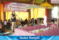 Bupati Lamongan Yuhronur Efendi beserta jajaran OPD laksanakan ziarah dan tabur bunga ke Makam Nyai Andongsari, tepatnya di Desa Sendangrejo, Kecamatan Ngimbang, Lamongan, Selasa (23/5).