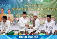 Bupati Lamongan Yuhronur Efendi memperingati Hari Jadi Lamongan (HJL) ke-454 Tahun 2023, di Masjid Agung Lamongan, Kamis malam (25/5).