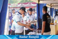 Bupati Lamongan Yuhronur Efendi saat melakukan launching Bursa Hewan Qurban, kontes hewan kesayanga, dan posyandu kucing, Minggu (28/5) di Alun-Alun Lamongan.