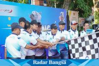 Bupati Lamongan Yuhronur Efendi saat memberangkatkan Lamongan City Run 2023