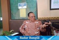 Top Leader SMP Negeri 1 Tempeh, Sujanar, S.Pd., MM, ketika dikonfirmasi Radarbangsa.co.id di ruang kerjanya, Selasa (30/5). (Dok Riyaman).