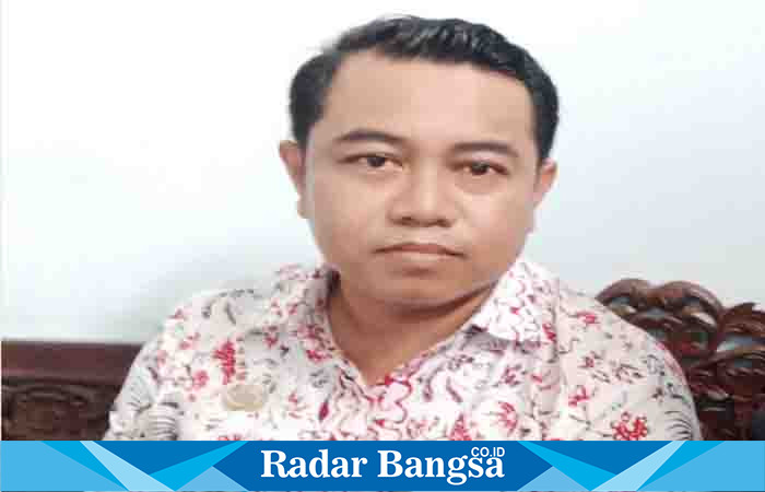  Camat Yosowilangun, Agni Asmara Megatrah, ketika diwawancarai Radarbangsa.co.id saat berkunjung ke Desa Munder, Kamis (4/5). (Dok Riyaman/Radarbangsa.co.id)