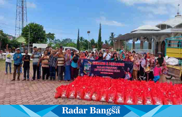 Ketua DPC Sahabat Ganjar Pacitan Masnan Yuanto saat berbagi (Dok foto RadarBangsa.co.id)