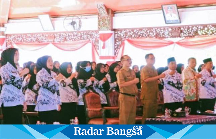 Persatuan Guru Republik Indonesia (PGRI) Kabupaten Sampang Menggelar Seminar dengan Tema 