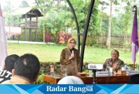 Wakil Bupati Lumajang Indah Amperawati (Bunda Indah) saat menerima kunjungan kerja Komisi E DPRD Provinsi Jawa Timur dan Kwarda Jawa Timur, Selasa (6/6/2023). (Dok Kominfo Lmj, for Riyaman)