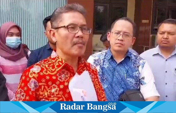 Tim kuasa hukum korban apartemen Puri City yang diketuai Dr. Hufron (baju merah) memohon kepada Kapolda Jatim untuk memproses sesuai hukum yang berlaku terhadap terlapor Direktur PT. MBC, Ir. Wahyu Hartanto (Foto : Dok pribadi Dr. Hufron)