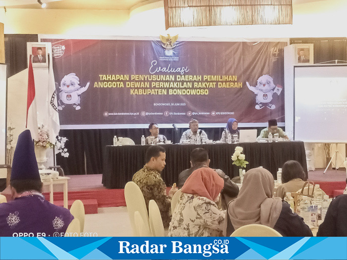 Junaedi,Ketua Komisi Pemilihan Umum (KPU) Bondowoso membuka  acara Evaluasi Tahapan Penyusunan Daerah Pemilihan (Dapil) Dewan Perwakilan Rakyat Daerah (DPRD) Kabupaten Bondowoso di Ijen View Bondowoso,Jawa Timur ,Jum'at 30/06/2023. (Foto) sukri.