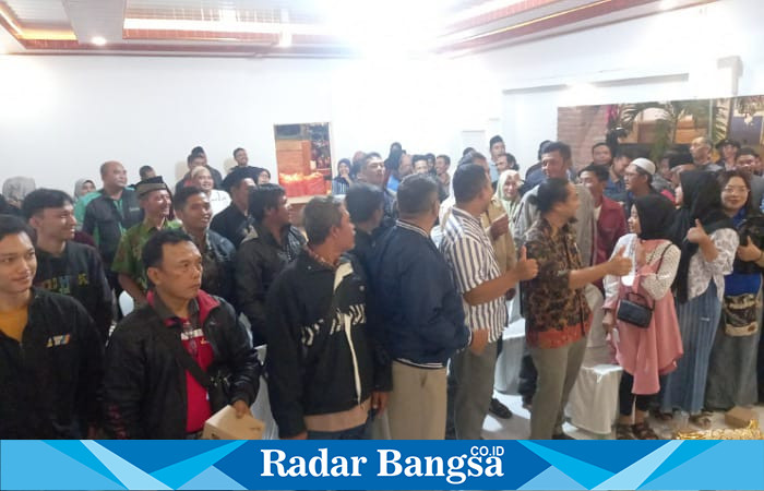 Kegiatan Reses Khusnul Arif, S.Sos di RM Bidadari Kediri (foto: Hikam)