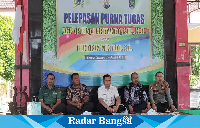 Saat Kegiatan Pelepasan Purna Tugas Kapolsek Yosowilangun dan Sekcam, di Pendopo Kantor Kecamatan Yosowilangun, Rabu (14/6). (Dok Riyaman/Radarbangsa.co.id)