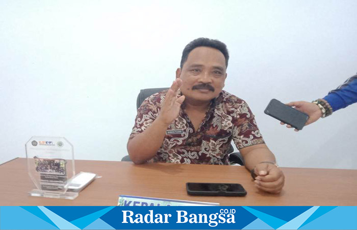 Kepala Desa Karangrejo, Bambang Pujiono, ketika diwawancarai Radarbangsa.co.id, Kamis (22/6/2023) seusai kegiatannya. (Dok Riyaman/Radarbangsa.co.id).