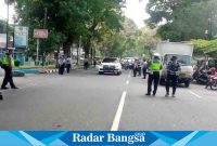 Satuan Lalu lintas Polres Lumajang, ketika melaksanakan patroli hunting system, Senin (26/6). (Dok Humas Polres Lmj, for Riyaman)