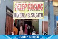 Tempat penggilingan daging, Rivan/P.Sugito yang ramai di momen hari raya Idul Adha, Kamis (29/6). (Dok Riyaman/Radarbangsa.co.id).