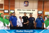 Kejadian tersebut, di ketahui pihak damkar setelah pihak sekolah datang ke kantor Satpol PP Bondowoso, (12/06/2023).