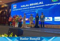 Fashion Show Songket Behembang Lingge dan Batik Kujur khas Tanjung Enim memeriahkan acara Halal Bihalal Anak Tanjung Enim Dirantau (Antera) yang berlangsung di Jakarta. Minggu (11/6/2023)