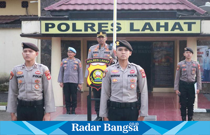  Kapolres Lahat AKBP S. Kunto Hartono SIK. MT, memimpin apel pagi 