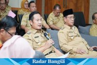 Bupati Lamongan Yuhronur Efendi saat menyampaikan paparan pada kegiatan penilaian penilaian kunjungan lapangan Ibangga award 2023, Selasa (13/6) di ruang Command Center